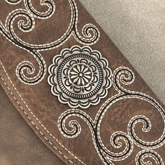 Blazin Roxx Concho Wallet Clutch Wristlet Brown Embroidery - Picture 4 of 9